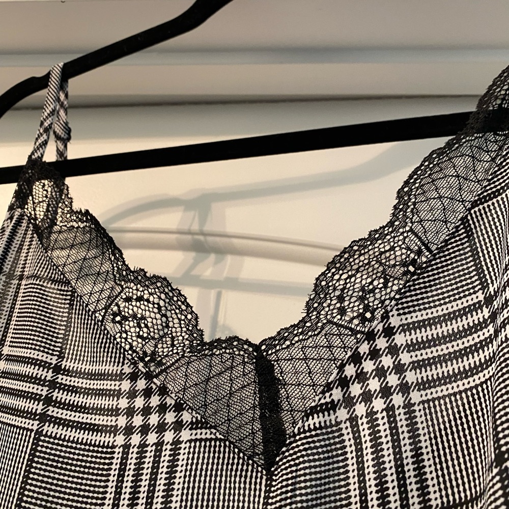 Black and white plaid tank top, V-Neck with lace trim. - Picture 5 of 7